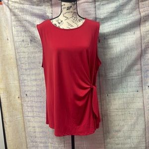 In brand new condition Woman’s Elle top. Size XXL